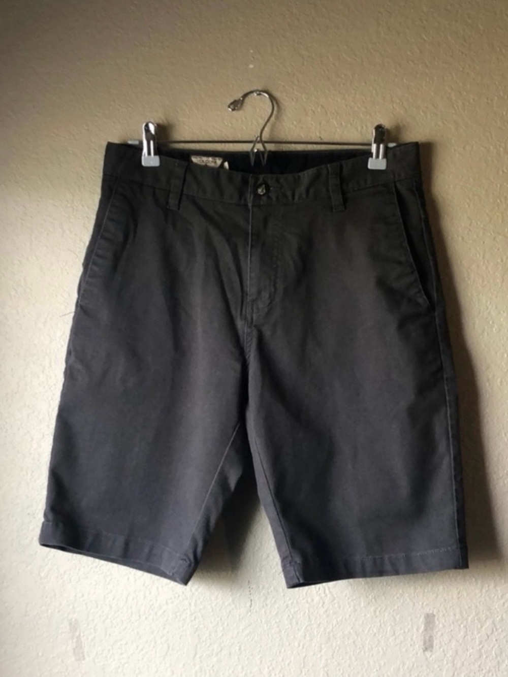 Volcom Shorts Men’s Black Flat Front Casual Classic Preppy Summer Shorts Size 30 - Picture 13 of 13